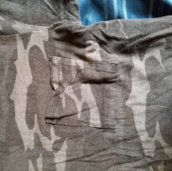 Black army print t-shirt - Picture 2 of 3